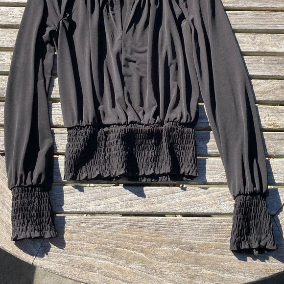 GUESS🔥Black Keyhole-Cutout Long Sleeve Top Blouse - Size XSmall - Picture 3 of 9